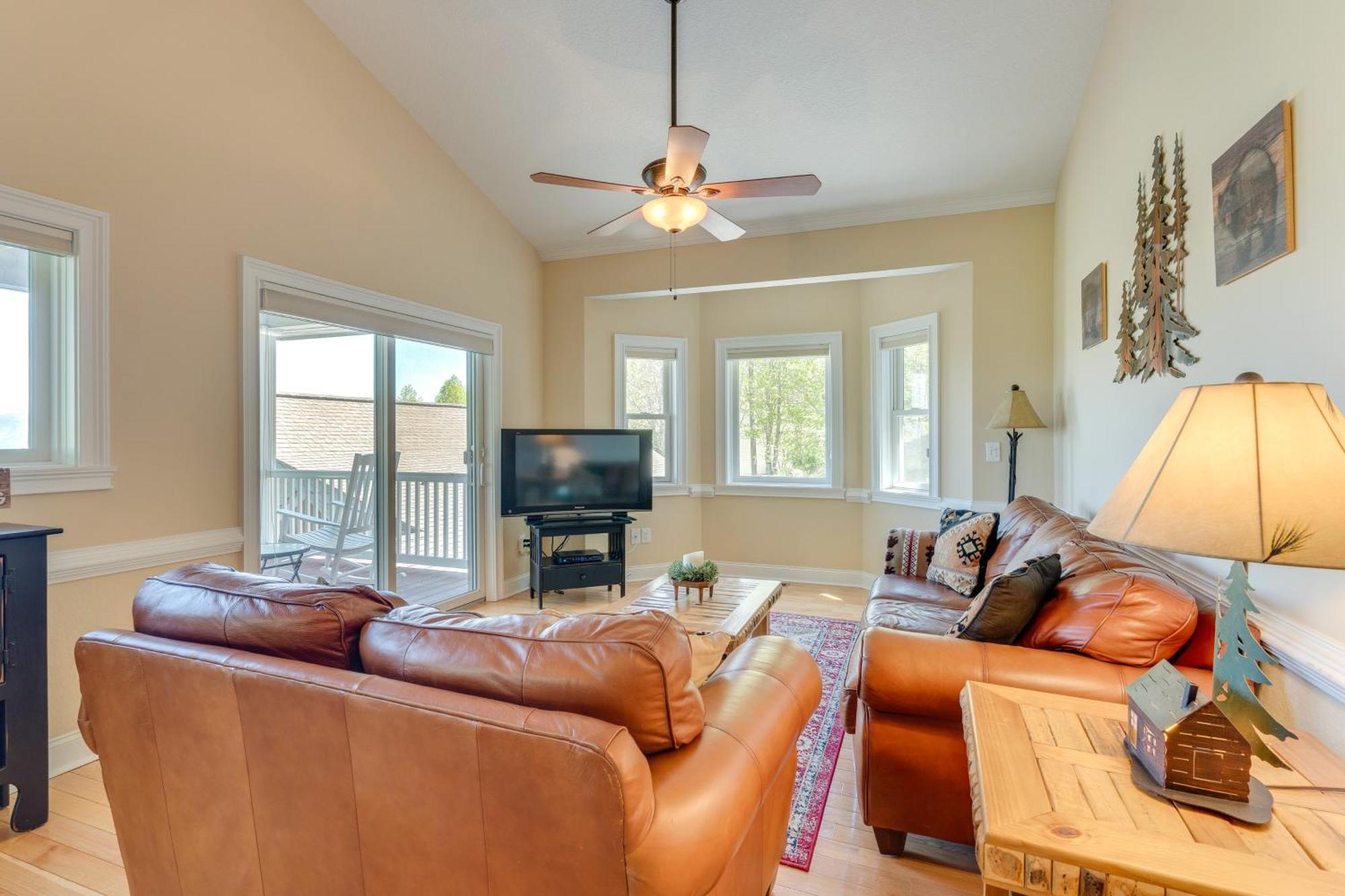 Lake-View Condo With Covered Deck In Hiawassee! Exterior photo