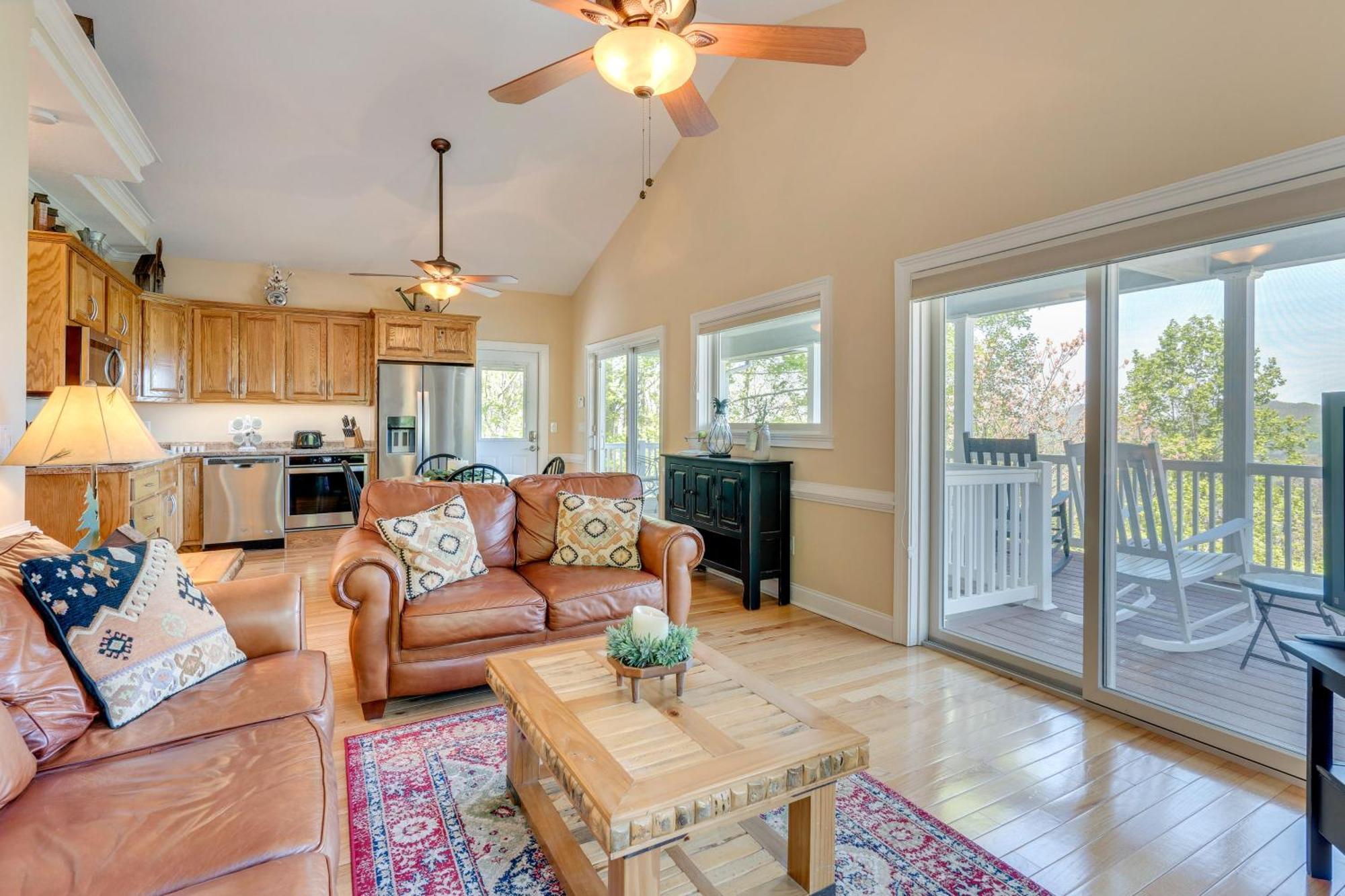Lake-View Condo With Covered Deck In Hiawassee! Exterior photo