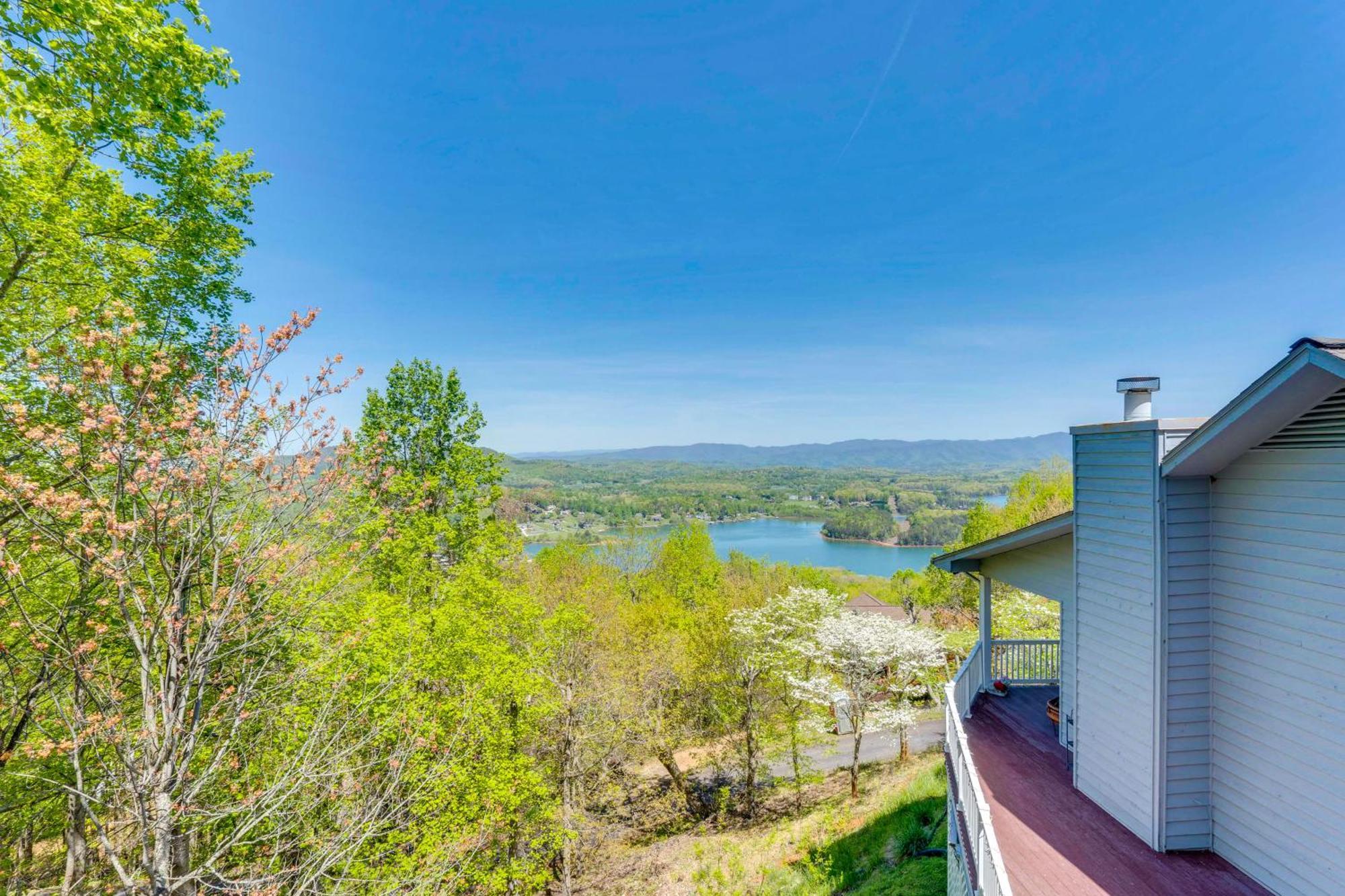 Lake-View Condo With Covered Deck In Hiawassee! Exterior photo
